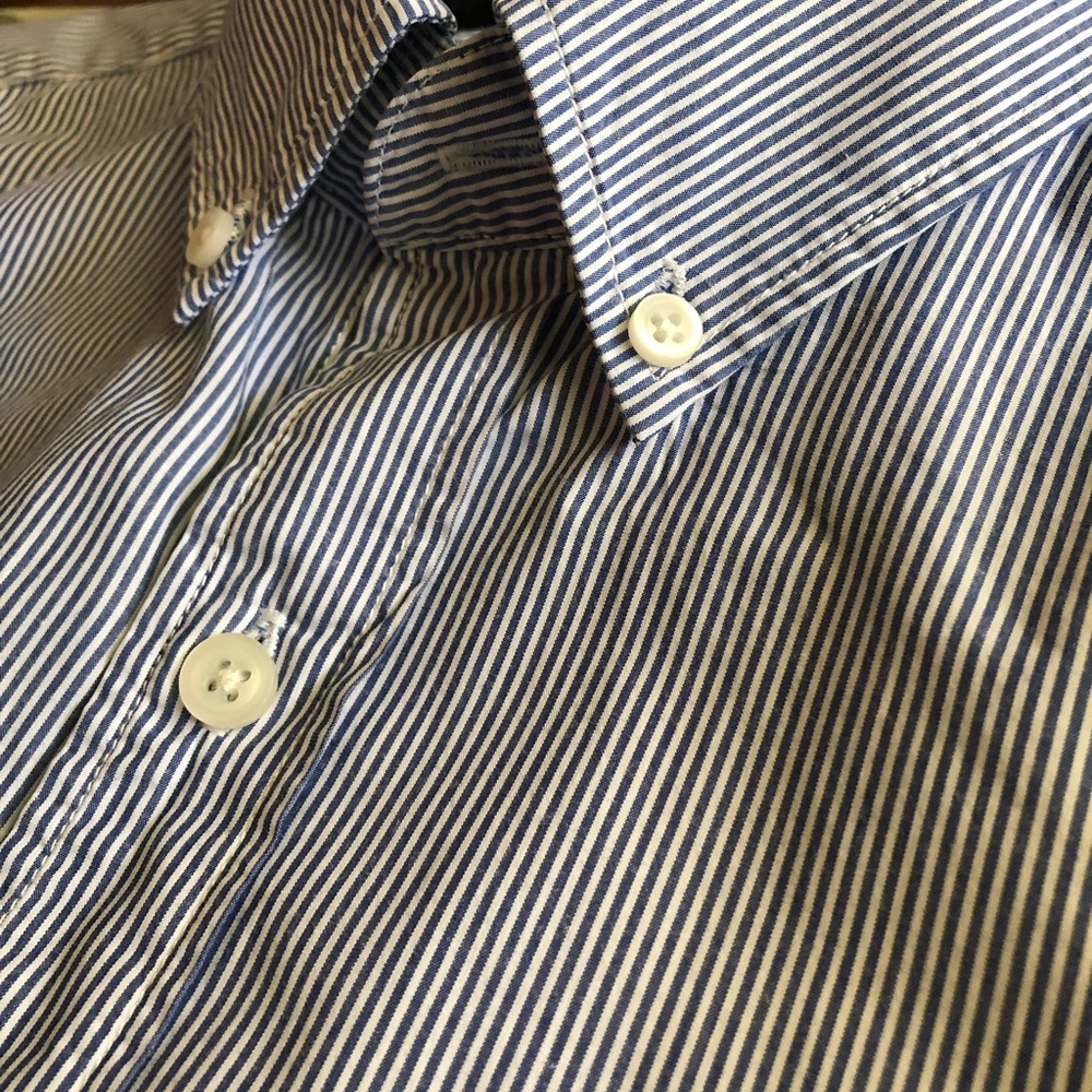 Med. GAP Blue & White Pinstripe Shirt